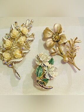 Vintage Flower Brooch Lot - White Enamel Rose Pearl & Rhinestone Bouquet Pins
